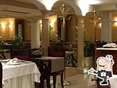 Installez-vous à l'une des tables de Nectare