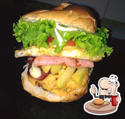 Delicie-se com um hambúrguer no Tia Sonia Lanches