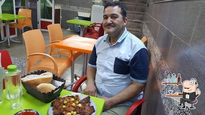 Installez-vous à l'une des tables de مقهى نوفا