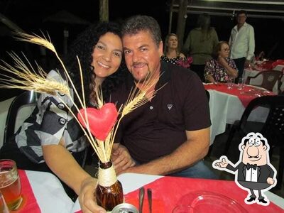 Sente em uma das mesas no Pesque Pague Cananéia