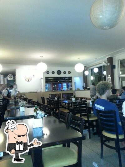 Sente em uma das mesas no Pizzaria Napole