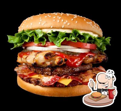 Delicie-se com um hambúrguer no Pizza Mania