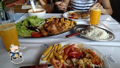 Comida em Restaurante Fundo de Quintal