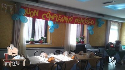 Siediti a un tavolo di L'Incontro