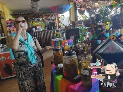 Sente em uma das mesas no Restaurante Paraíso
