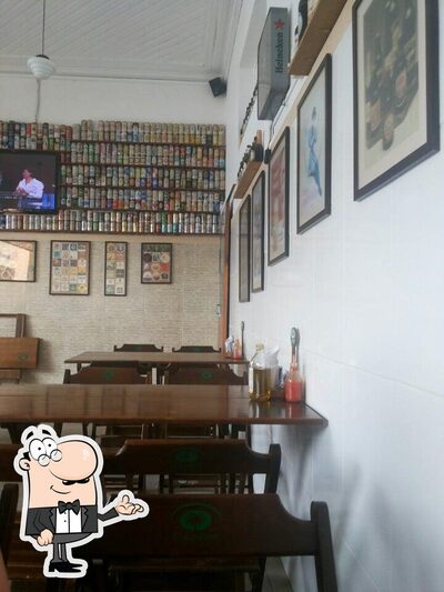 Sente em uma das mesas no El Kandara