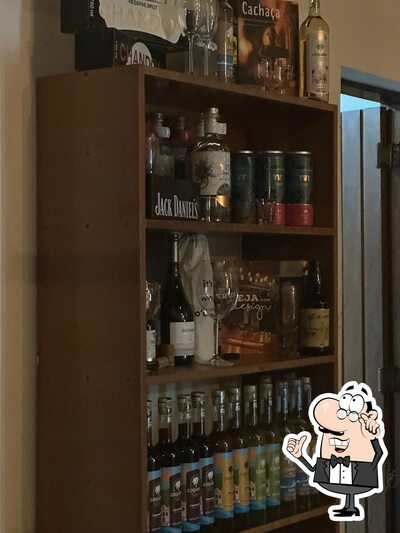 Sente em uma das mesas no Amaré Restaurante