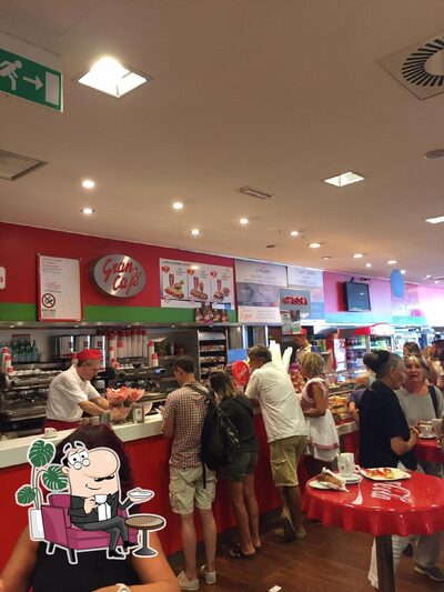 Gli interni di Magic Food