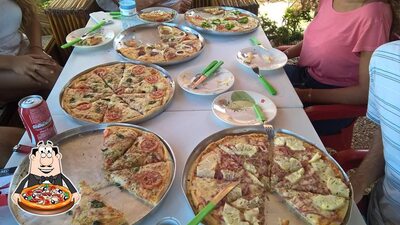 Peça diversos tipos de pizza