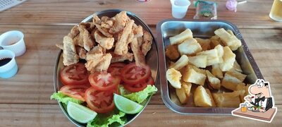 Comida em Lanchonete e pesqueiro rio