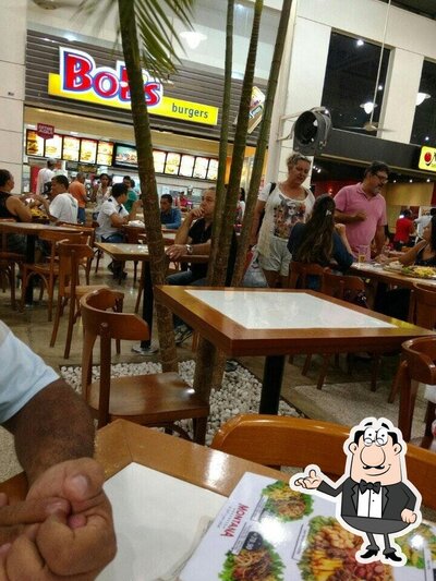 Veja imagens do interior do Bob's