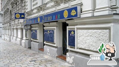 L'extérieur de 2 Euro Bar