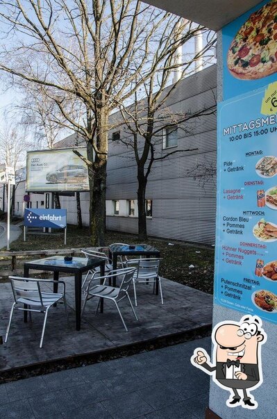 Installez-vous à l'une des tables de Dilaw Linz Linz