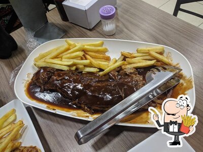 O Churrasquinho Calango do Cerrado provê fritas