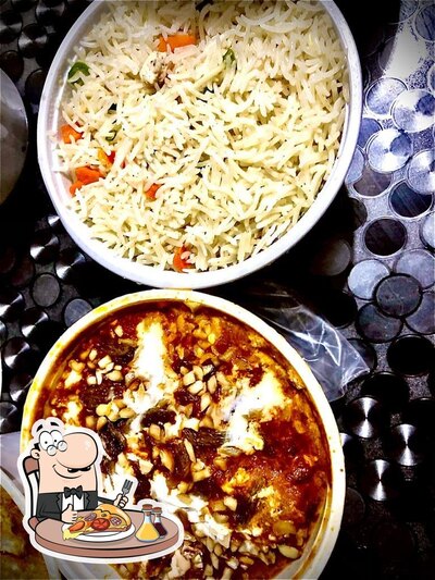 Try out pizza at El-Bangalishio