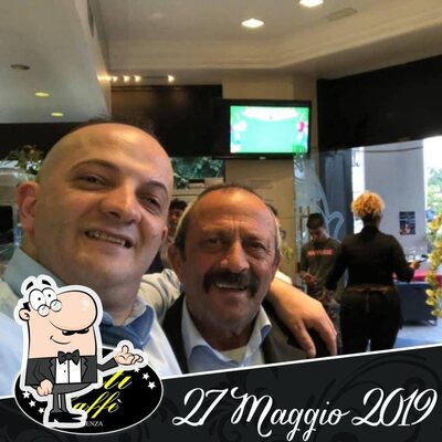 Dai un'occhiata agli interni di Conti Caffe