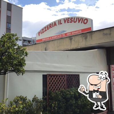 Puoi goderti l'aria fresca da seduto all'esterno di Pizzeria il Vesuvio