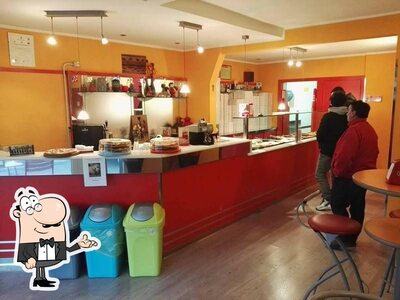 Dai un'occhiata agli interni di Fior di Pizza