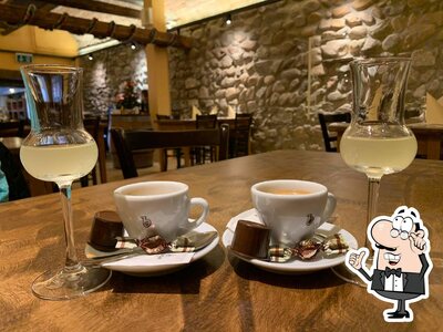 Siediti a un tavolo di Vinothek