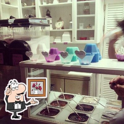Siediti a un tavolo di Yogurt & Co
