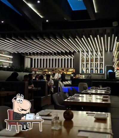 O interior do Koguchi Sushi