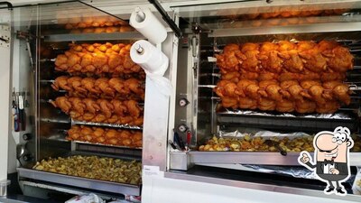 Installez-vous à l'une des tables de Max Poulet