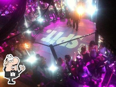 Siediti a un tavolo di Fashion Club Prive
