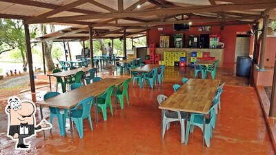 O interior do Pesqueiro Fogão de Lenha do Tatinha