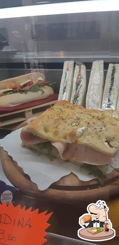 Evoè Cafè propone un'ampia quantità di opzioni per gli amanti dell'hamburger