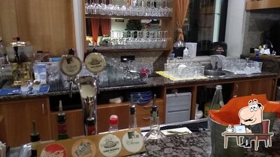 Siediti a un tavolo di DaDa Bar snc