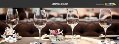 Prenditi un bicchiere di vino al ristorante L'Osteria del Muron