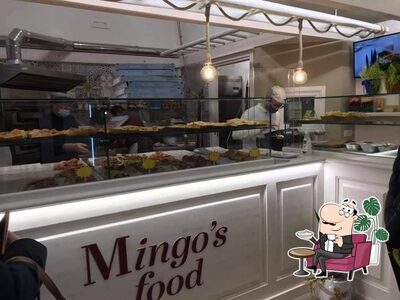 Dai un'occhiata agli interni di Mingo’s Food