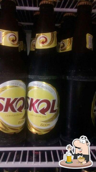 Desfute uma tulipa de cerveja leve ou escura