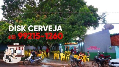 Você pode espairecer no na área externa do Mangueiras Bar e muito bom