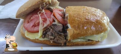 Experimente um hambúrguer no Pastelaria Rancho Verde