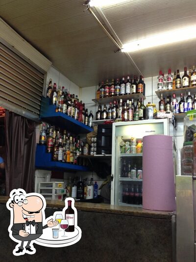 O Bombardeio oferece uma gama de drinques alcoólicas