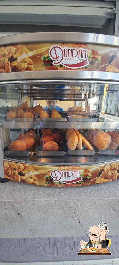 Platos en Dandan Lanches