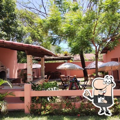 Sente em uma das mesas no Dona Maria Comida Caseira