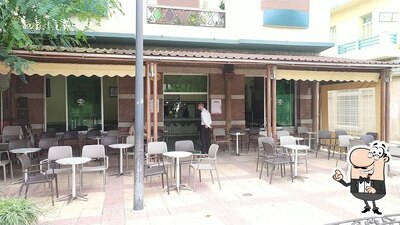 Installez-vous à l'une des tables de مقهى نوفا