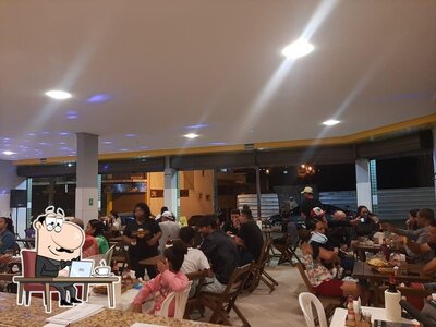 O interior do Chapa Quente Bar