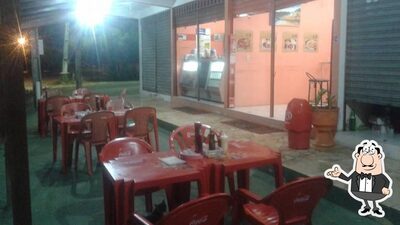 O interior do Pizzaria Lia
