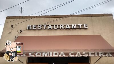 Desfrute da vista da área externa do Restaurante Cris Comida Caseira