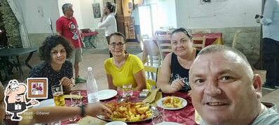 Dai un'occhiata agli interni di Speedy Pizza