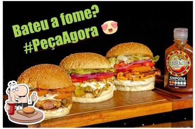 Experimente um dos hambúrgueres disponíveis no Tateno Lanches