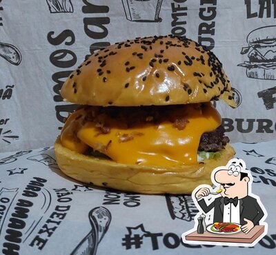 Comida em Estação Burguer