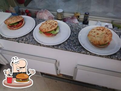 Concediti un bell'hamburger Rusticone - Pizzeria Paninoteca
