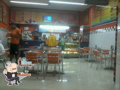 O interior do Ravi's