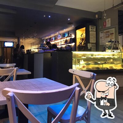 Siediti a un tavolo di Caffè Milano