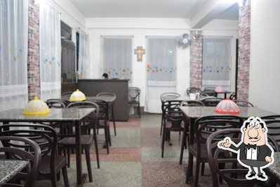 Check out how Lari's diner looks inside