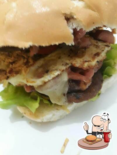 Delicie-se com um hambúrguer no Point do hambúrguer em caf
